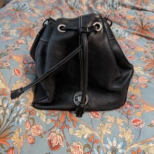 DOONEY & BOURKE PEBBLE BLACK LEATHER SERENA DRAWSTRING BAG